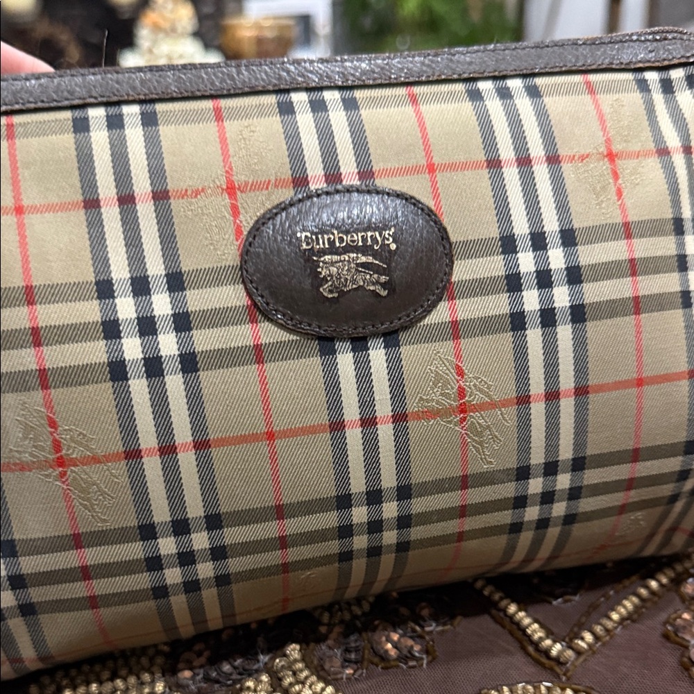 Burberry’s  big pouch Tan and Red Plaid Pouch - Picture 7 of 14